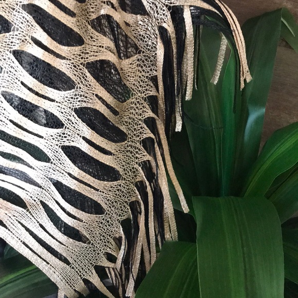 NWOT CAPTIVATING One Size Gold/Black Fringe Cape - Picture 2 of 4